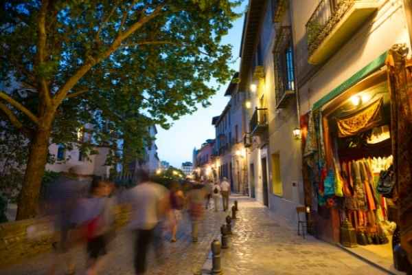 Can VCT Builders Help Refresh an Outdated Shop Interior?​ Santa Pola